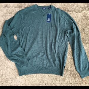 NWT Izod V neck sweater. Large